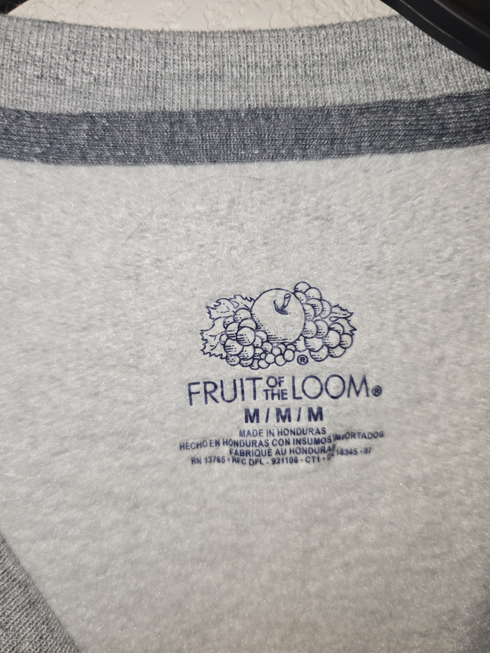 Fruit of the Loom Gray Embroidered Floral Crewneck Sweatshirt Size Medium - Picture 3 of 4